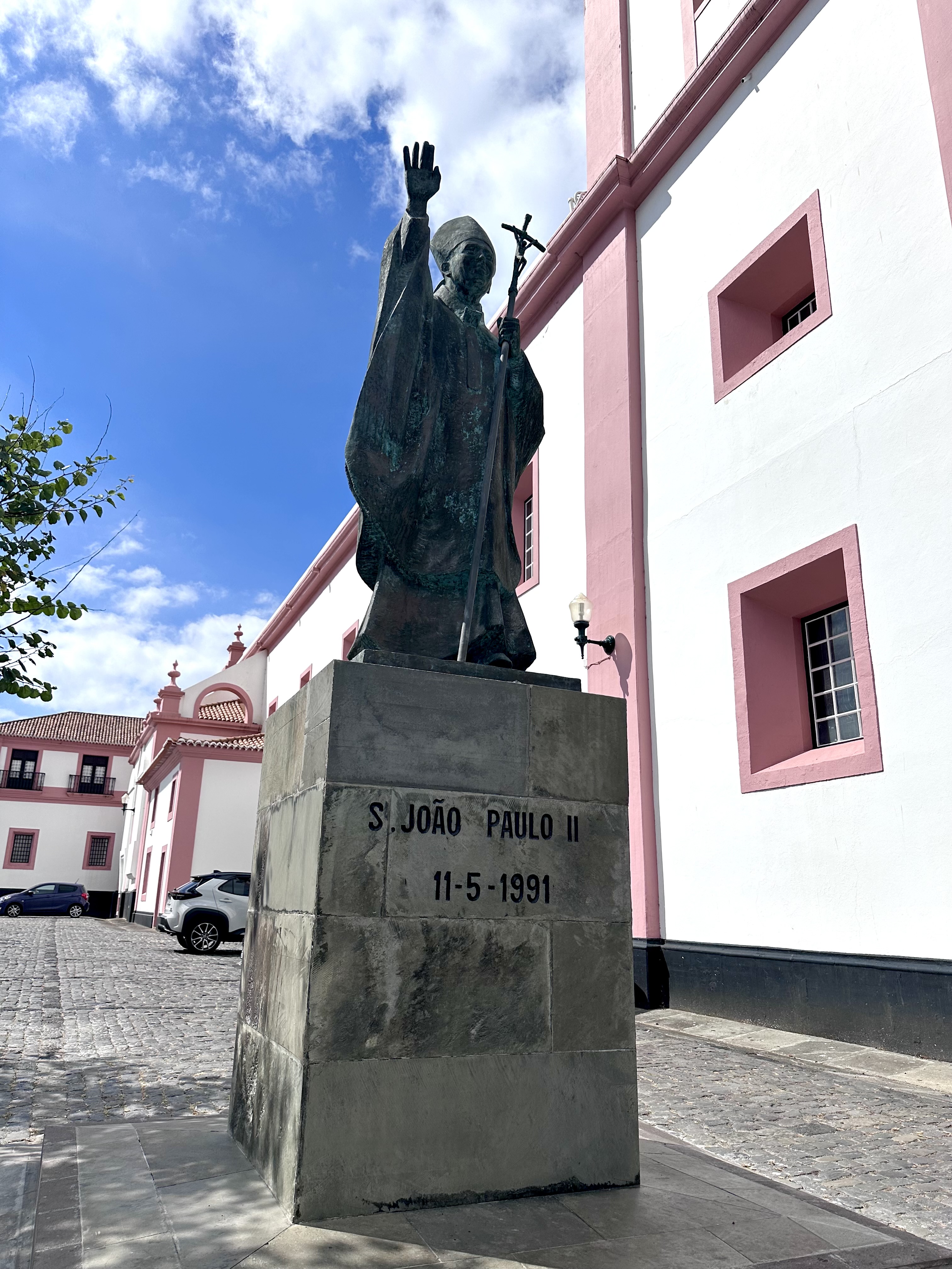 Portugalia - Angra do Heroísmo - pomnik Jana Pawła II