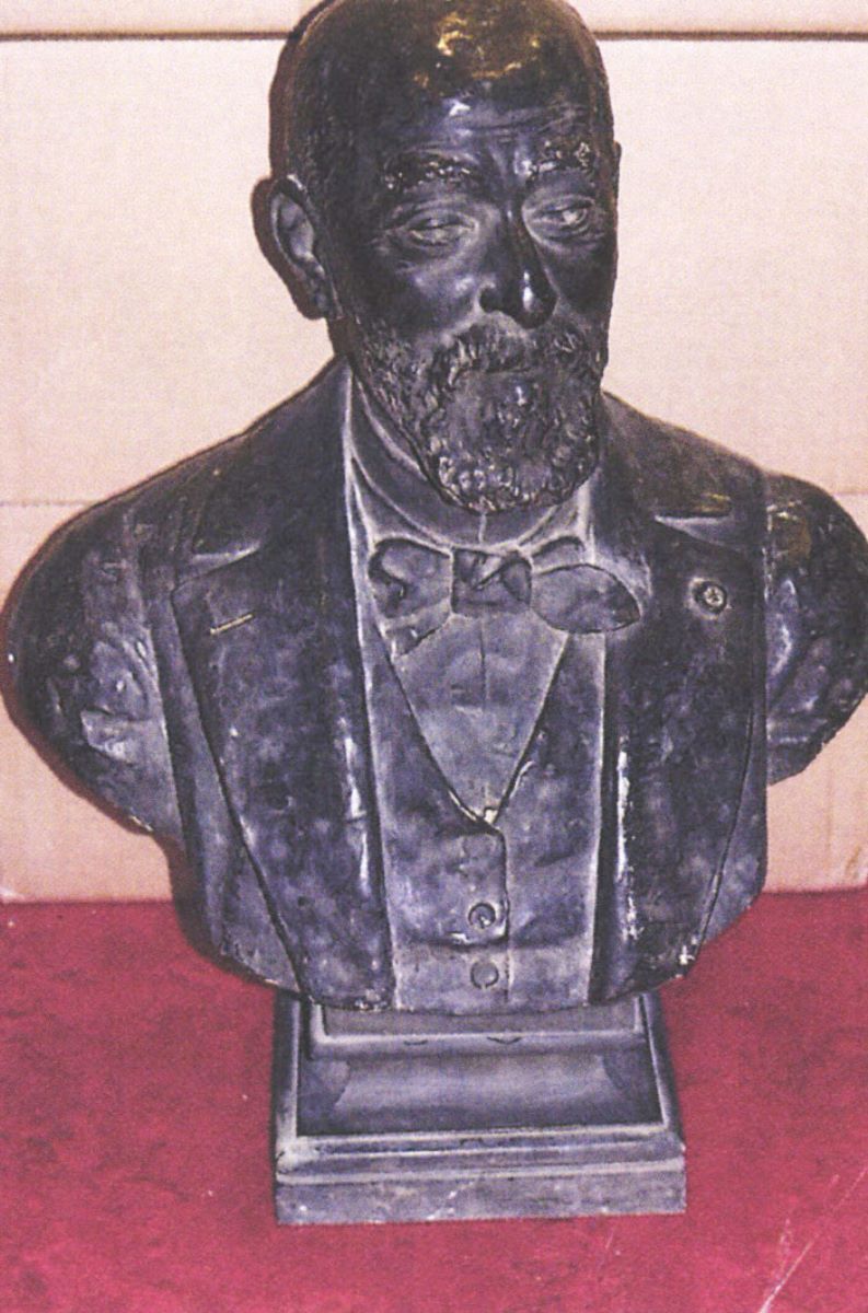 Rzeźby Hegla w Muzeul Teatrului Național „I.L. Caragiale”