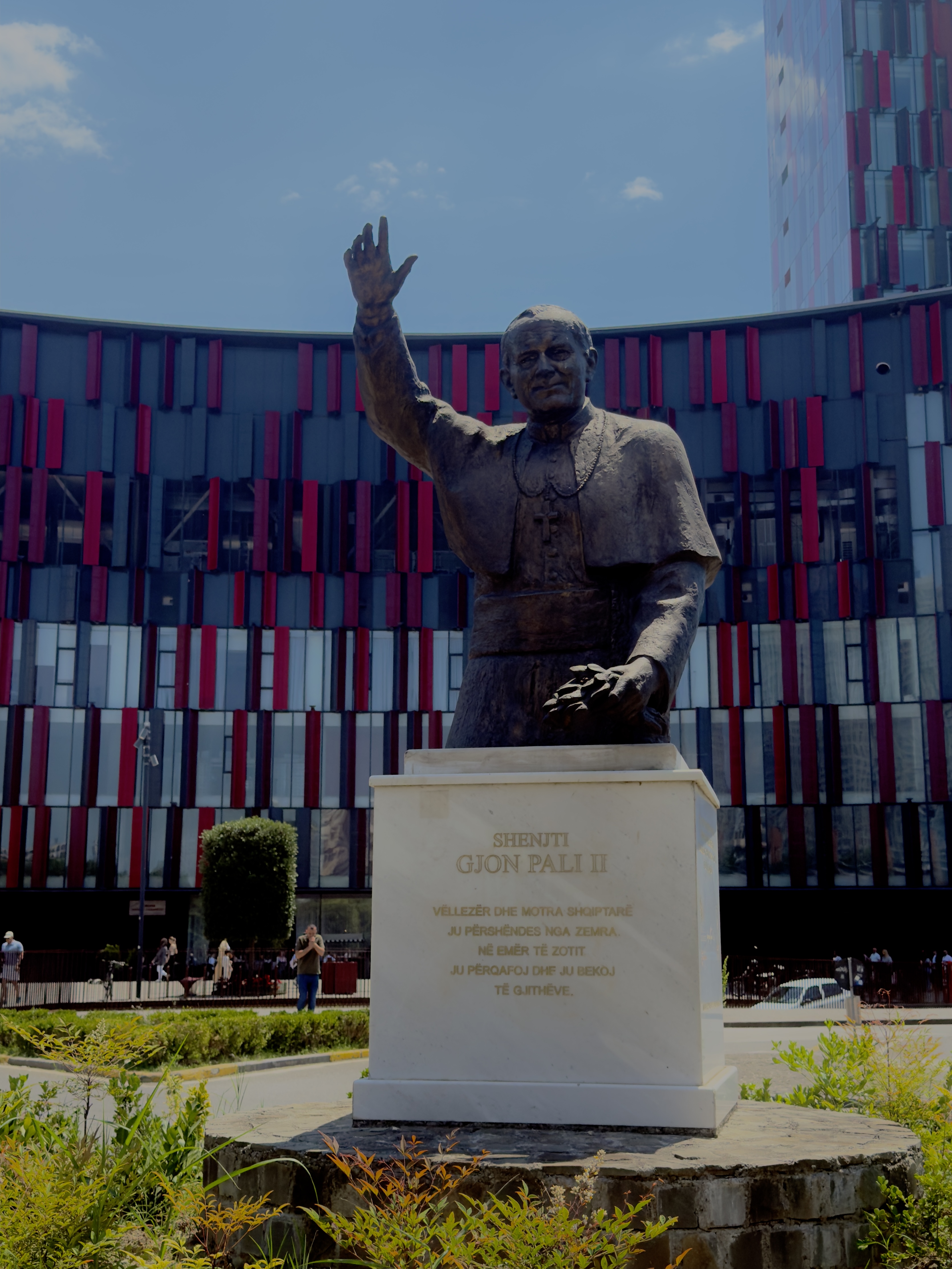 Albania - Tirana - pomnik Jana Pawła II, przed stadionem narodowym Albanii