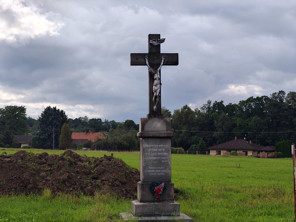 Ropica - Krzyż fundacyjny