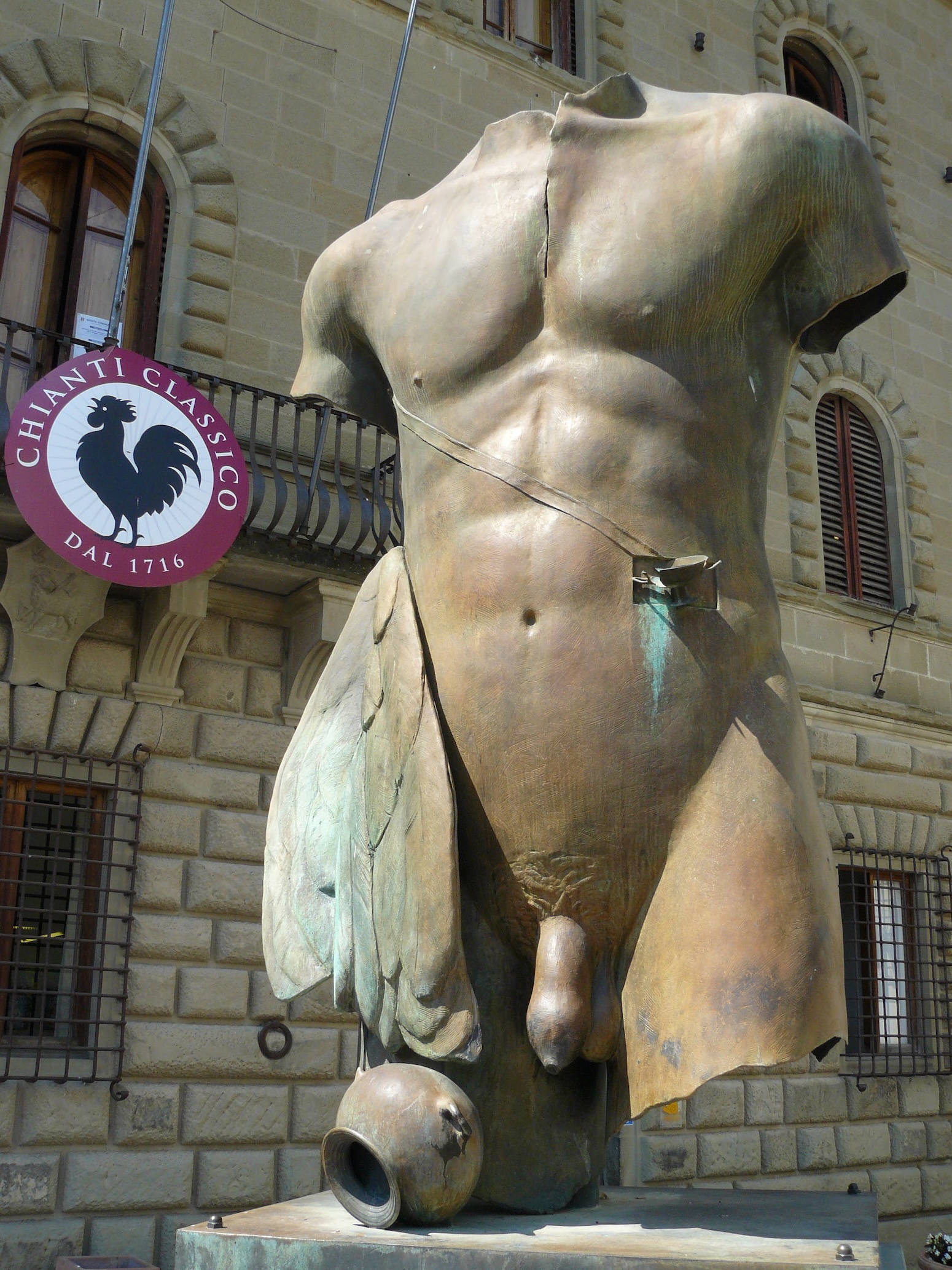 Greve in Chianti - pomnik „Torso alato”