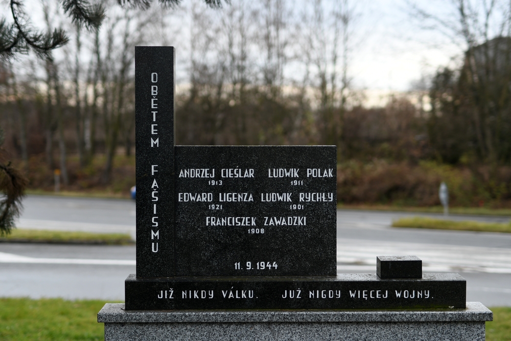 Pietwałd - Raj - pomnik upamiętniający ofiary II wojny światowej