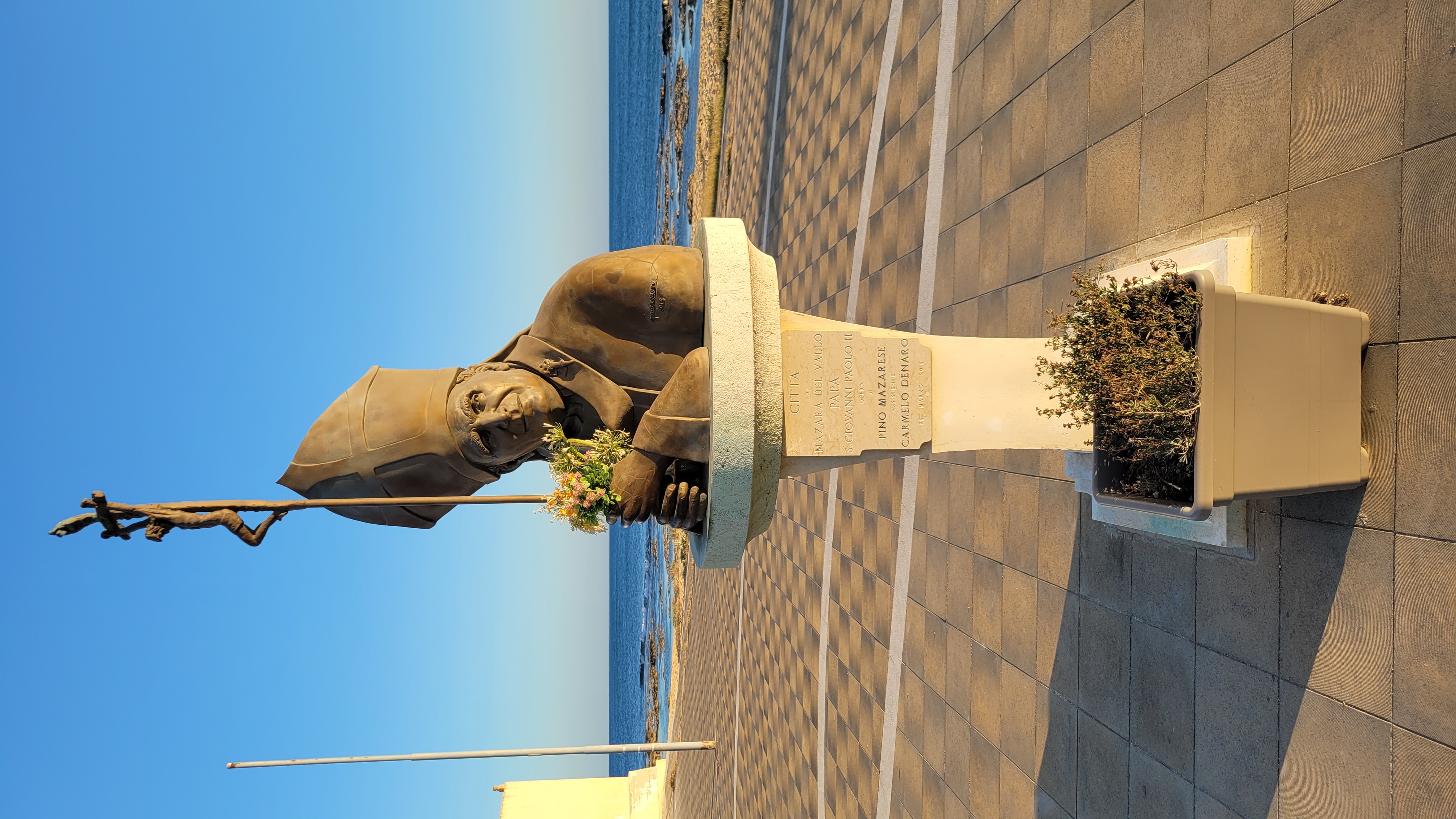 Włochy - Mazara del Vallo - popiersie Jana Pawła II na Piazzale Giovanni Paolo II