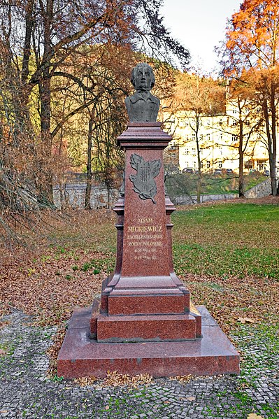 Czechy - pomnik Mickiewicza w  Karlowych Warach