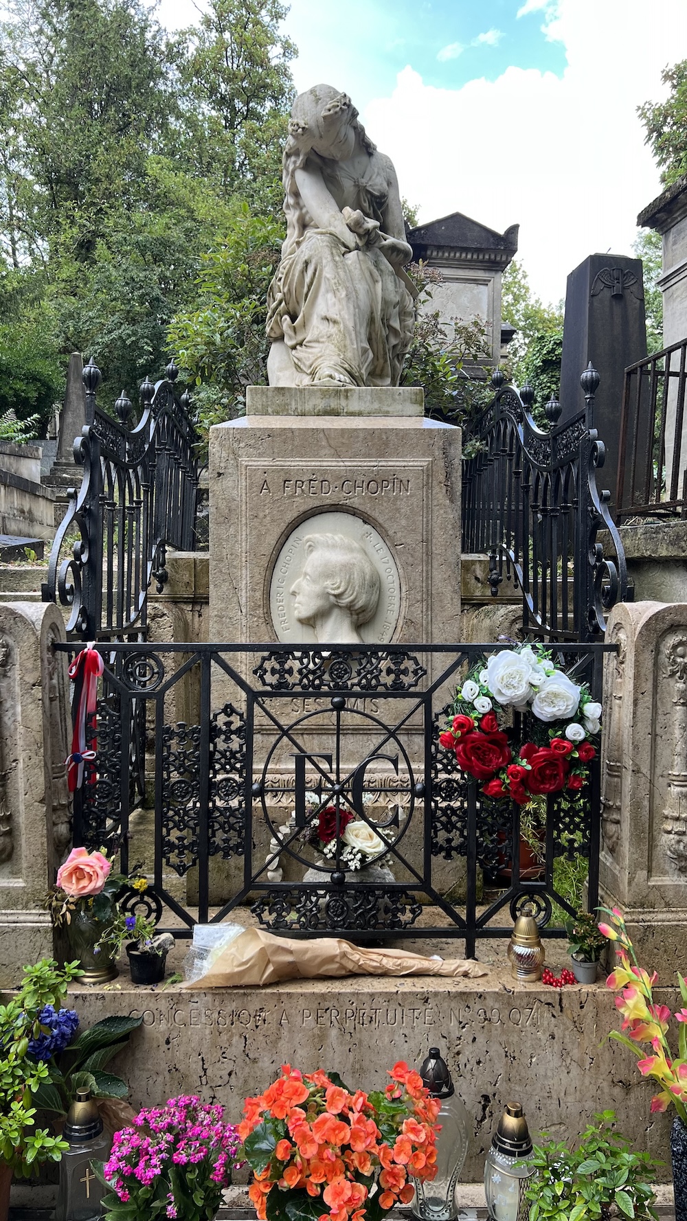 Francja - Paryż - nagrobek Fryderyka Chopina na Cmentarzu Père-Lachaise