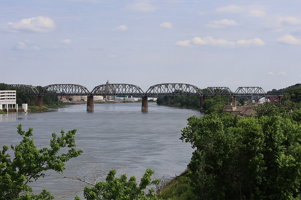 USA - Council Bluffs, Iowa/Omaha, Nebraska - Union Pacific Missouri River Bridge