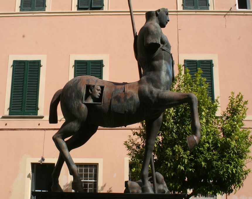 Włochy - Pietrasanta - rzeźba „Centaur”