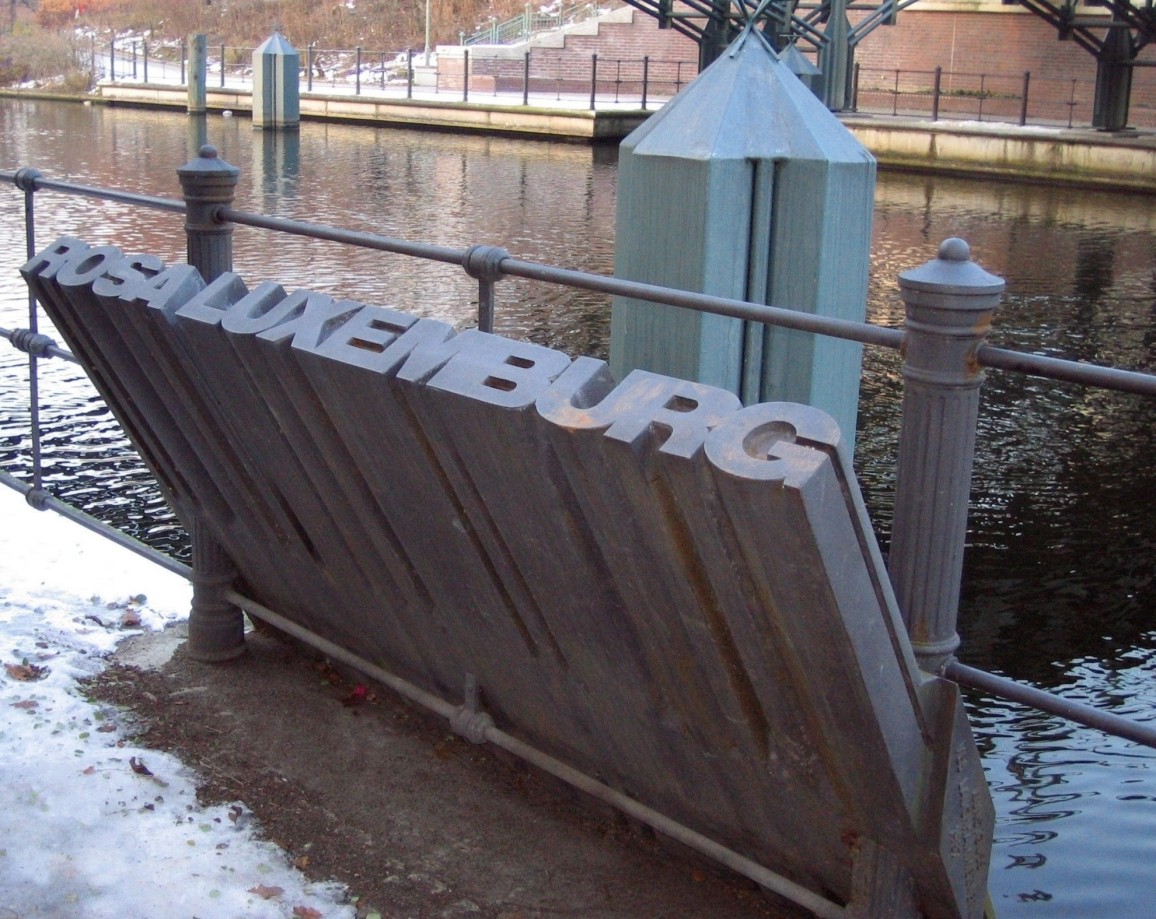 Pomnik Róży Luksemburg nad Landwehrkanal w Berlinie