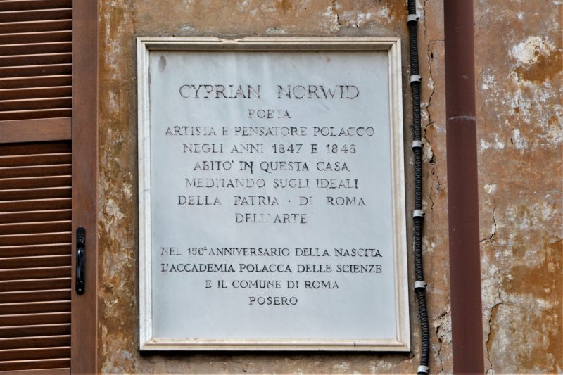 Rzym - tablica upamiętniająca Cypriana Kamila Norwida