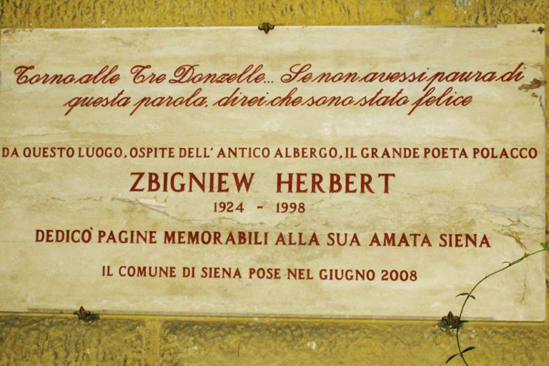 Siena - tablica upamiętniająca Zbigniewa Herberta