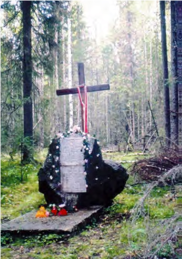 Fotografia przedstawiająca Cmentarz łagru Koniecgorskiego, upamiętniony pomnikiem