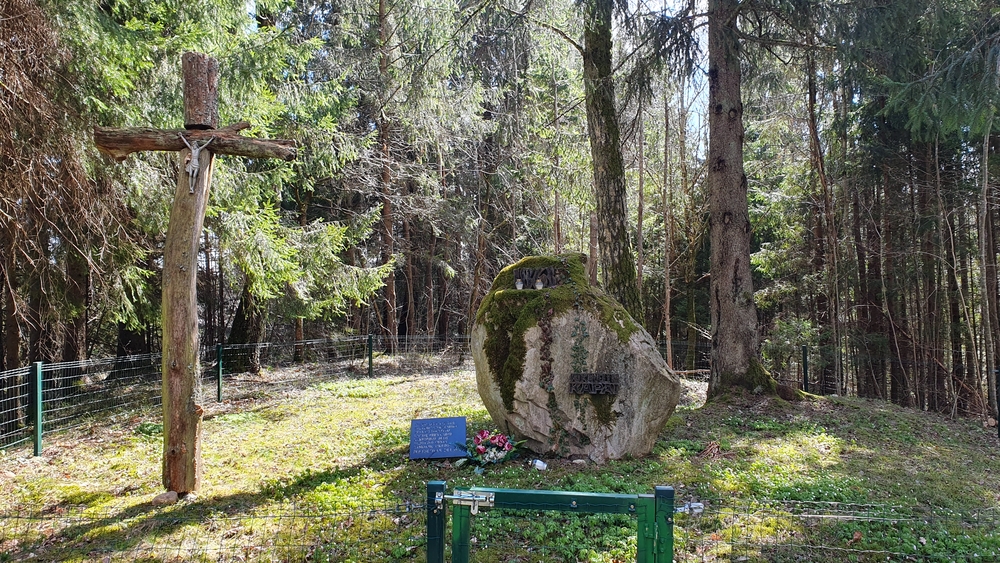 Photo showing Grób powstańców styczniowych