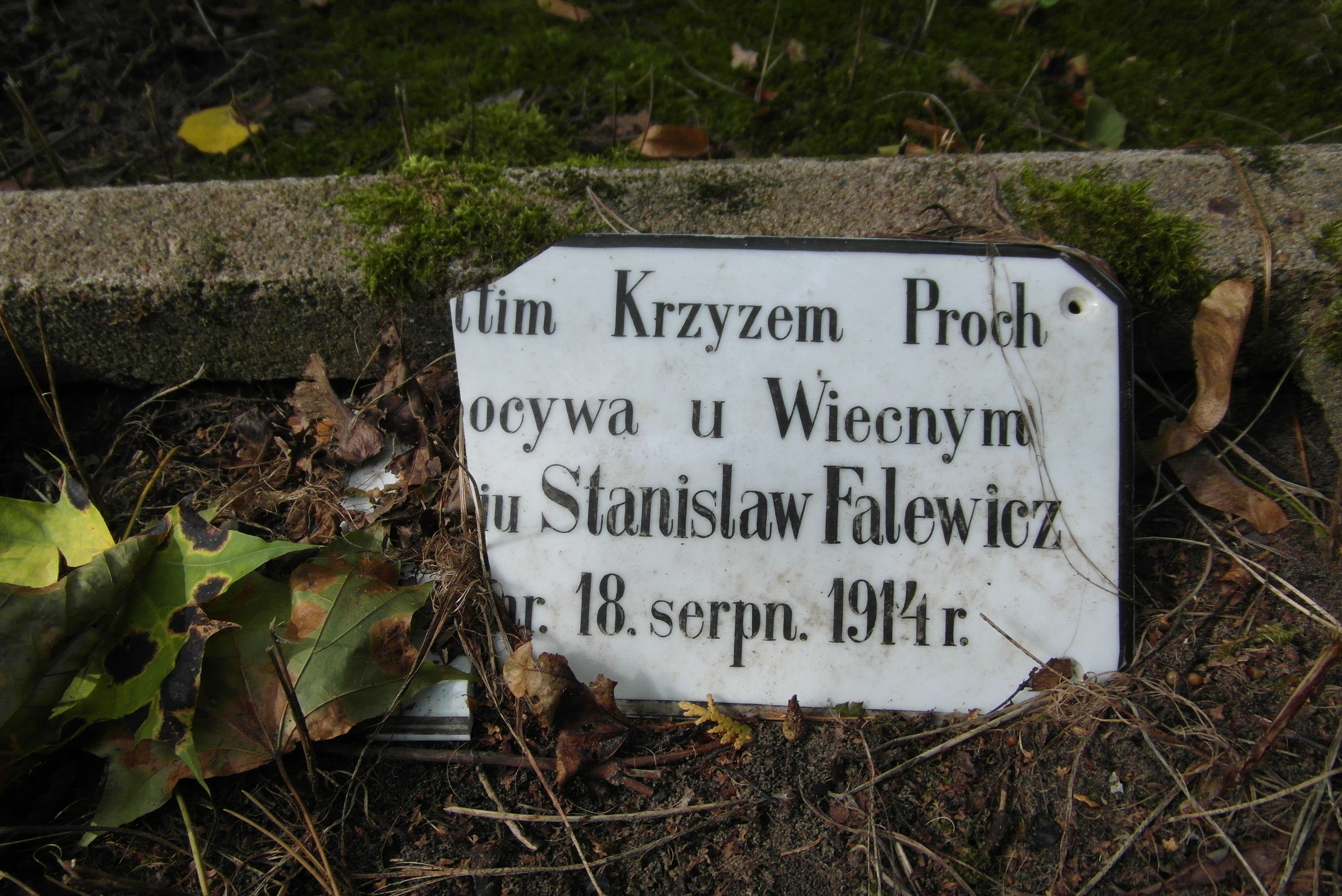 Inscription from the gravestone of Stanislav Falewicz, St Michael's cemetery in Riga, as of 2021.