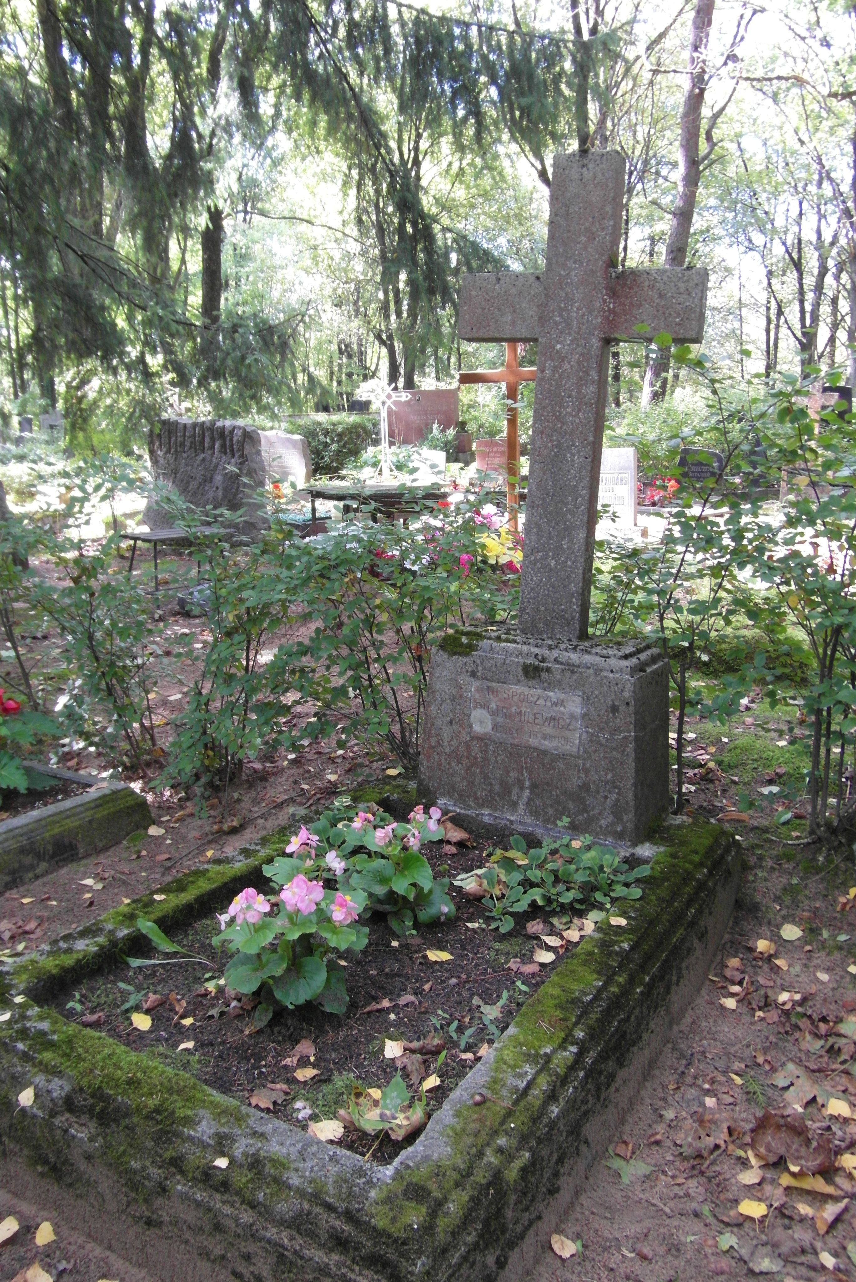Nagrobek Piotra Milewicza, cmentarz św. Michała w Rydze, stan z 2021 r.