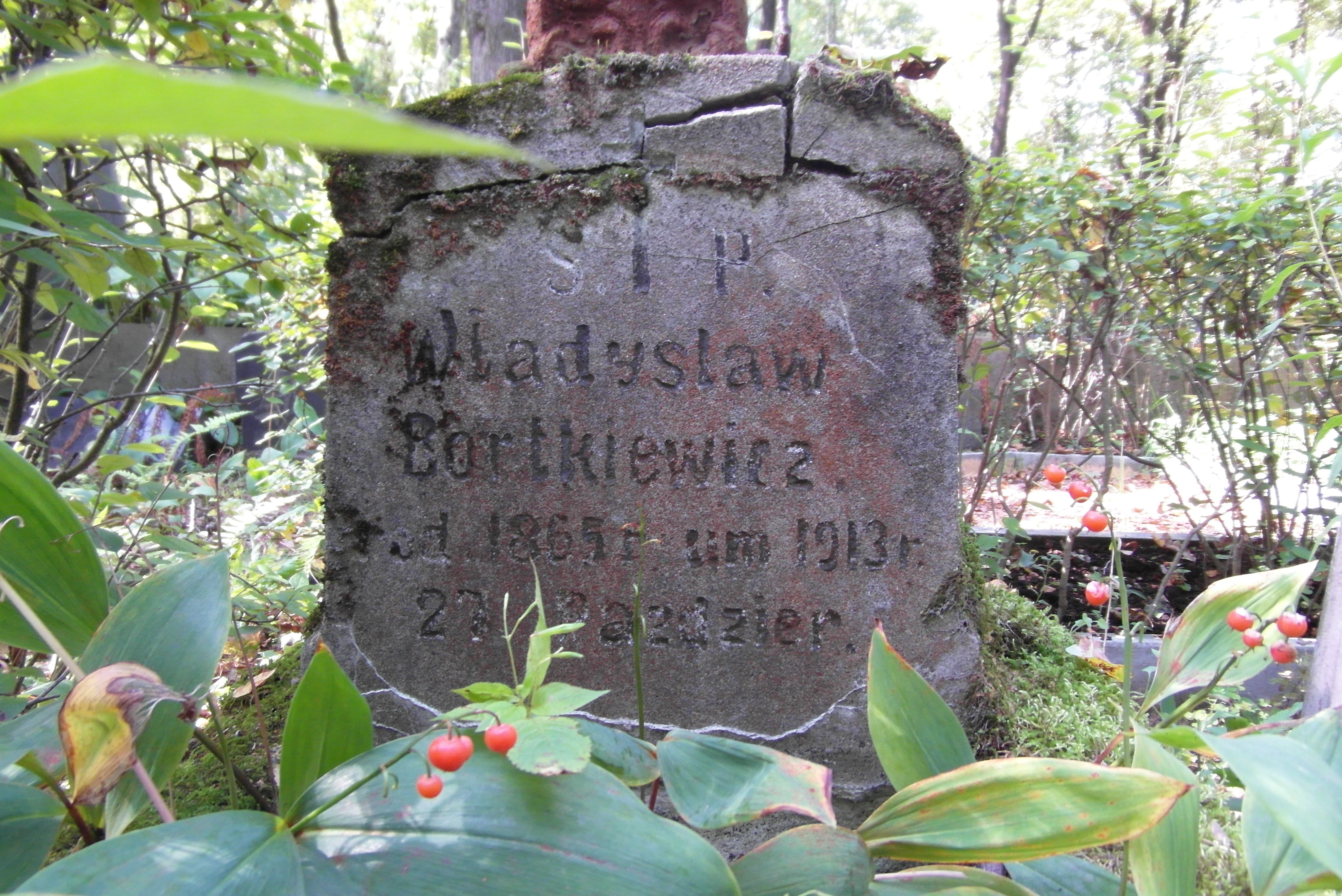 Inscription from the tombstone of Wladyslaw Bortkiewicz, St Michael's cemetery in Riga, as of 2021.