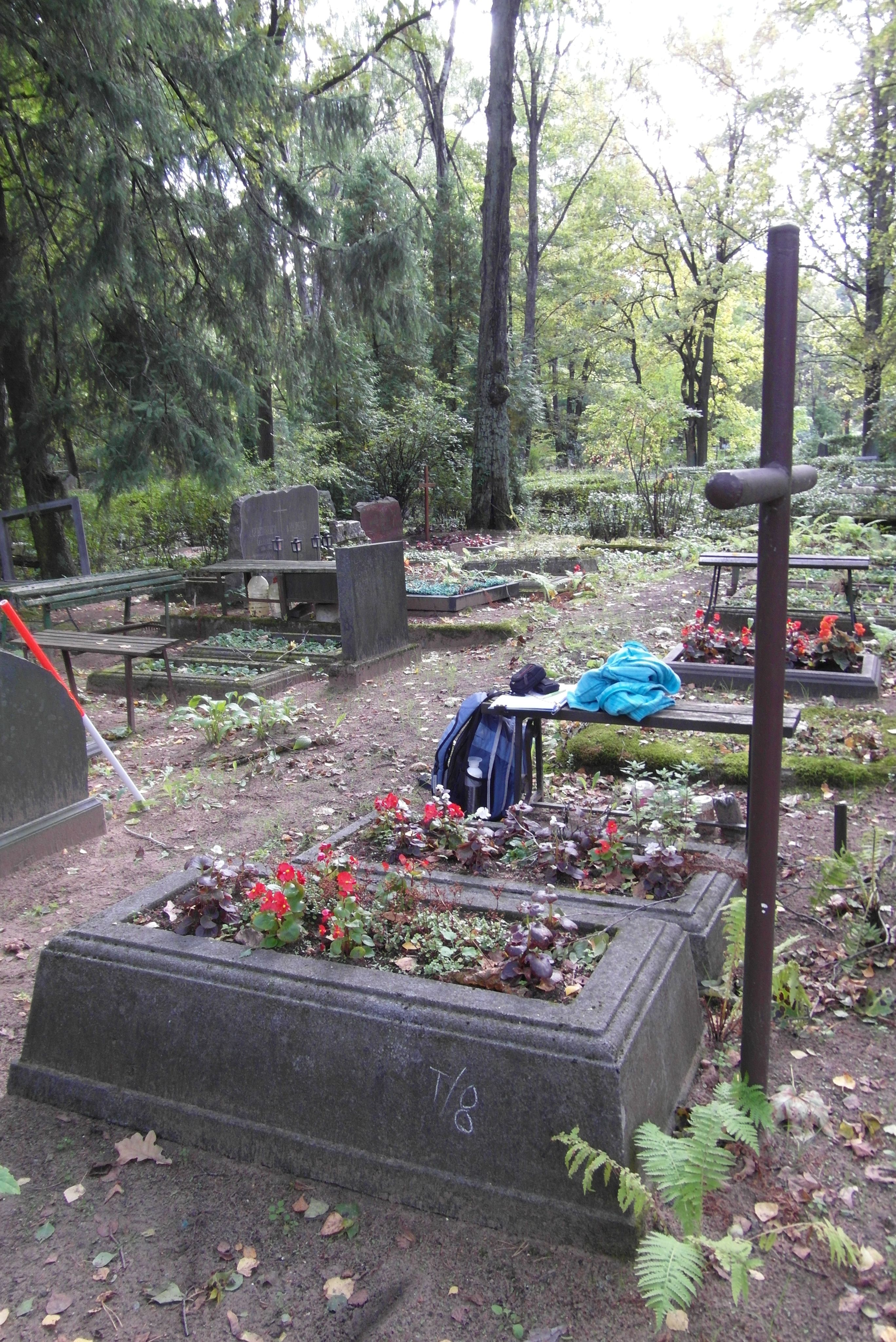 Tombstone of Valentina Ustinovich, St Michael's cemetery in Riga, as of 2021.