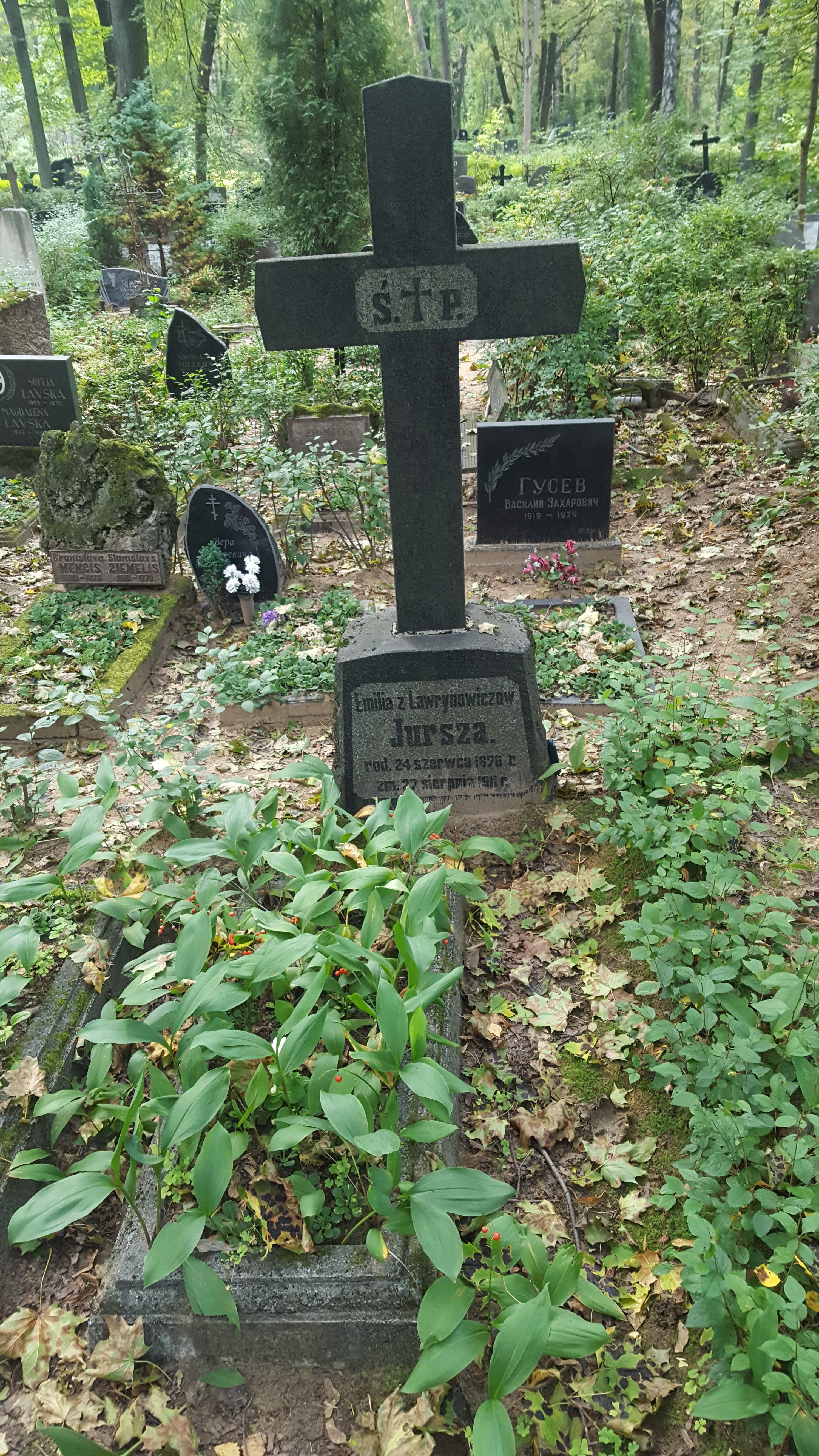 Tombstone of Emilia and Jadwiga Yursha, St Michael's cemetery in Riga, 2021 state