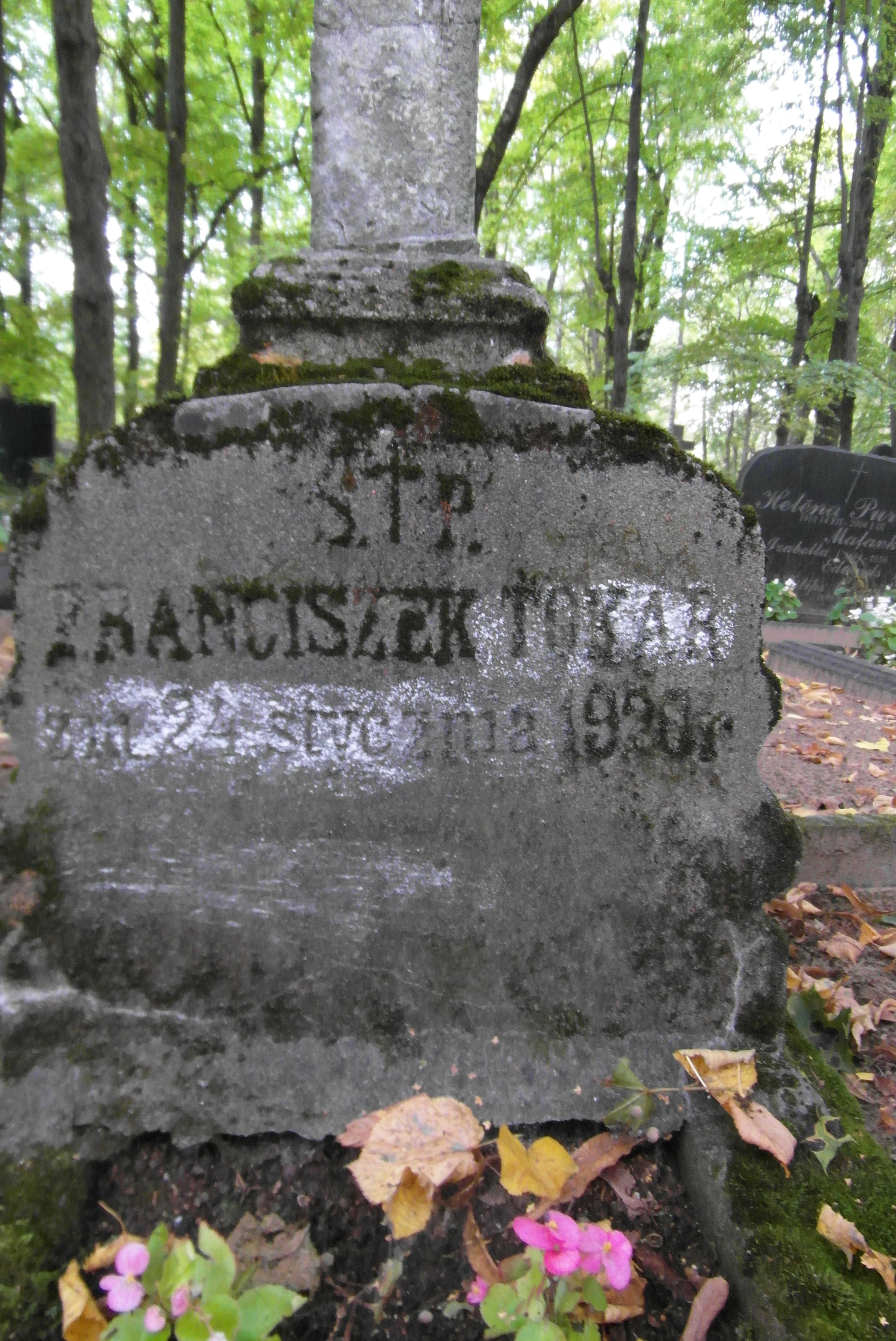 Inscription from the gravestone of Franciszek Tokar, St Michael's cemetery in Riga, as of 2021.