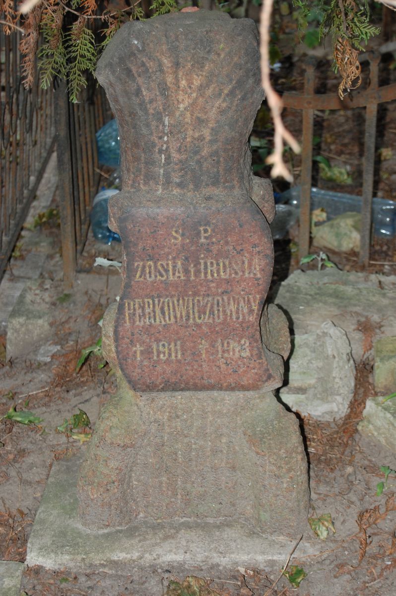 Tombstone of Zosia and Rusia Perkievich, Baykova cemetery, Kyiv, 2021