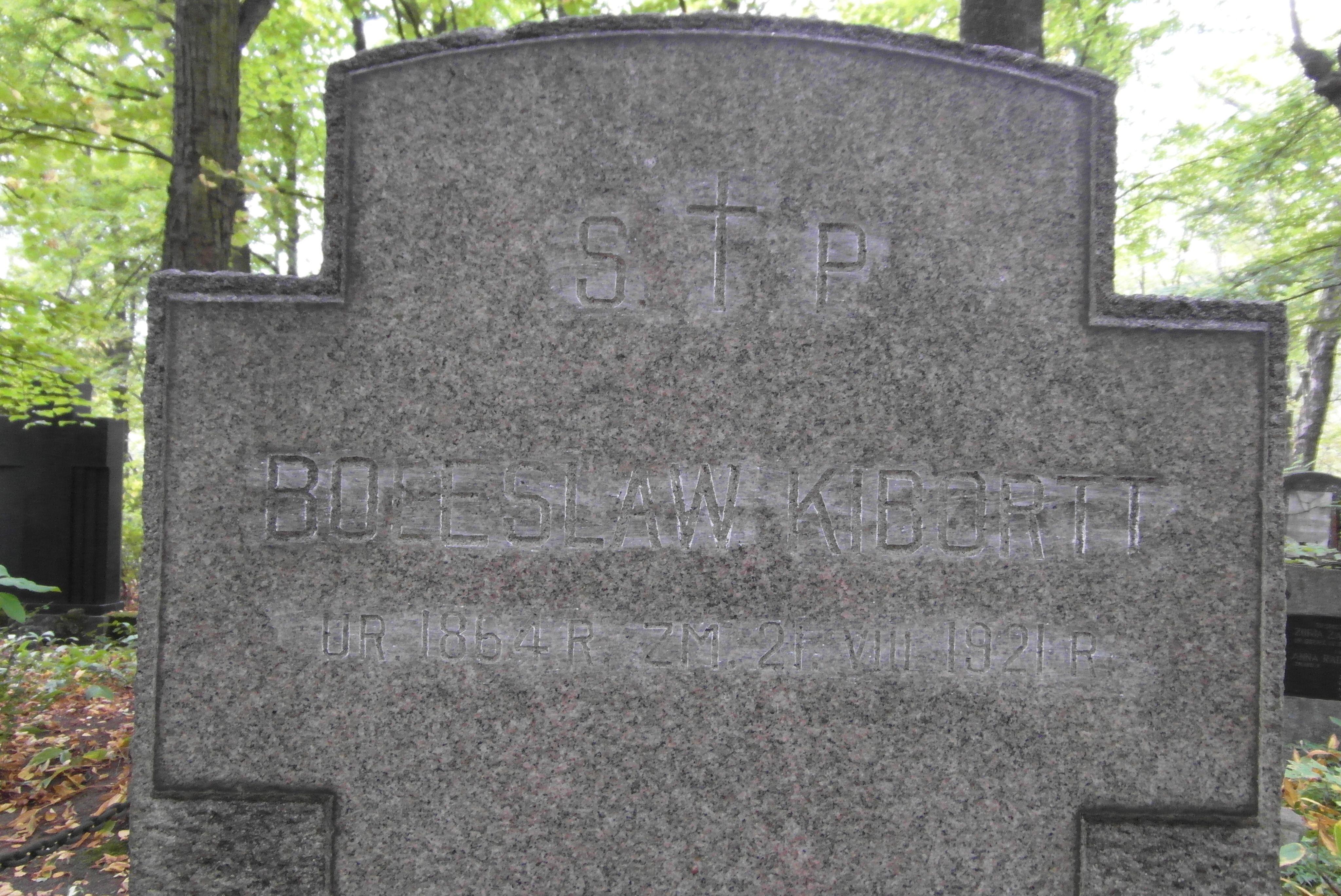 Inscription from the tombstone of Boleslaw Kibortt, St Michael's cemetery in Riga, as of 2021.