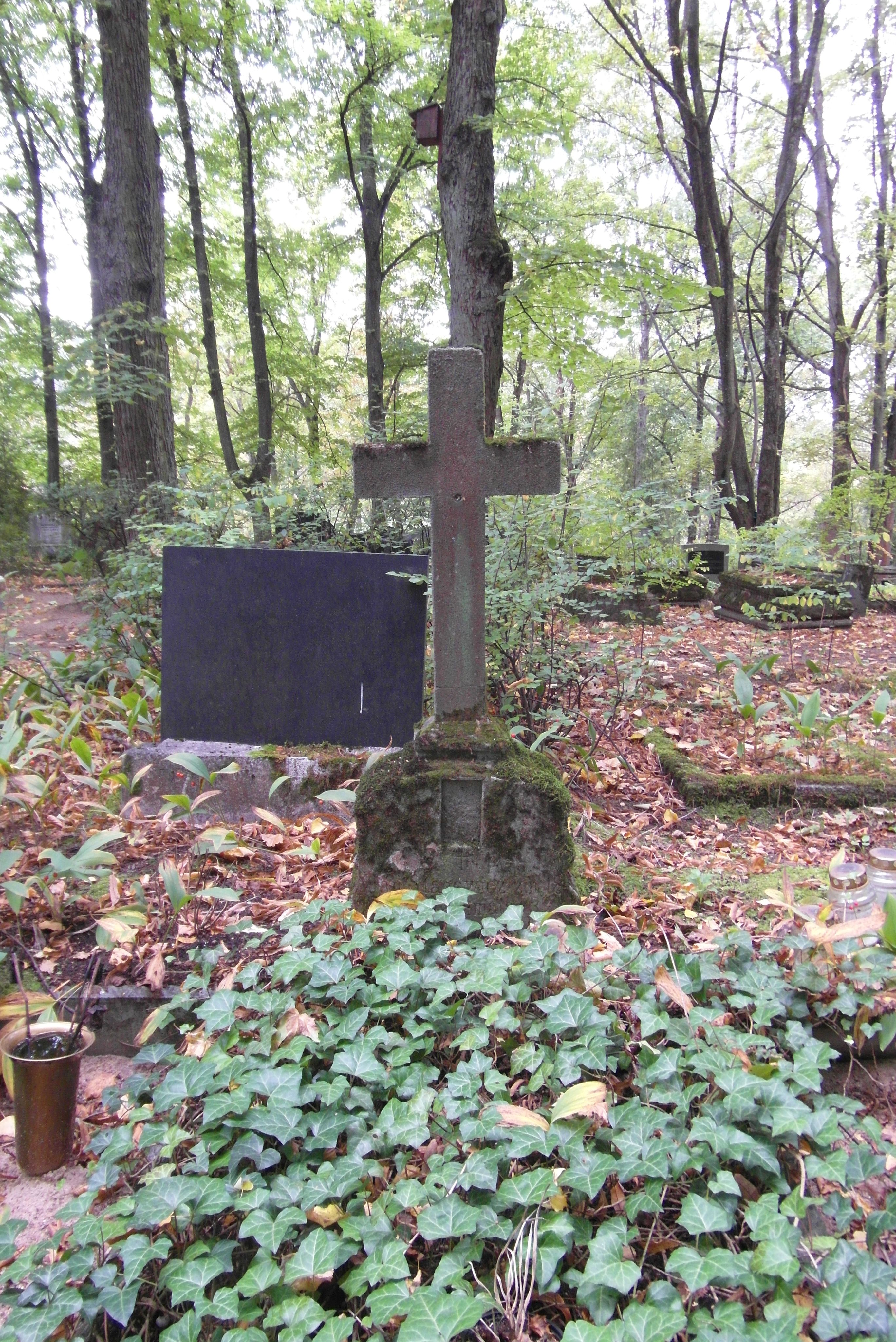 Nagrobek Jana Stacewicza, cmentarz św. Michała w Rydze, stan z 2021 r.