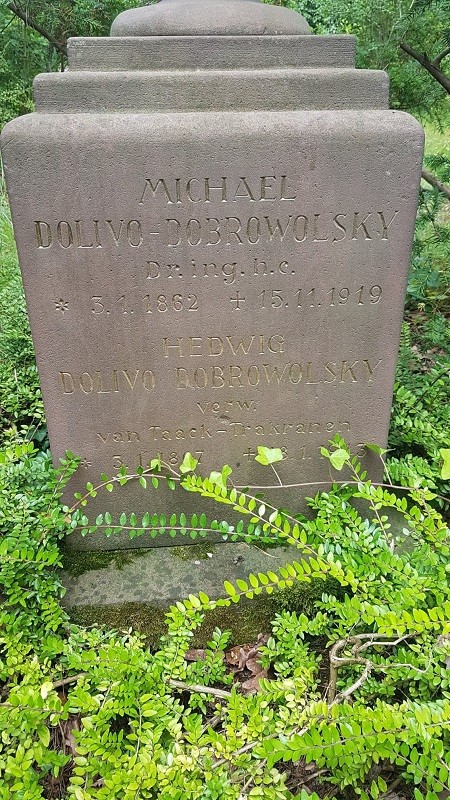 Inscription of the gravestone of Michał Doliwo-Dobrowolski, Waldfriedhof in Darmstadt, 1920s, Germany.