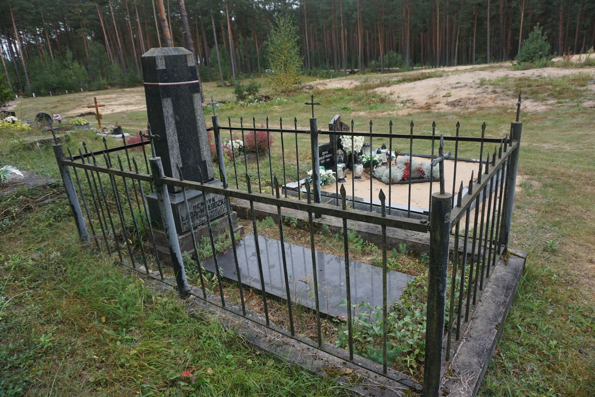 The grave of Home Army soldier Henryk Łada-Wołodźko, killed near Majkuny in 1944.