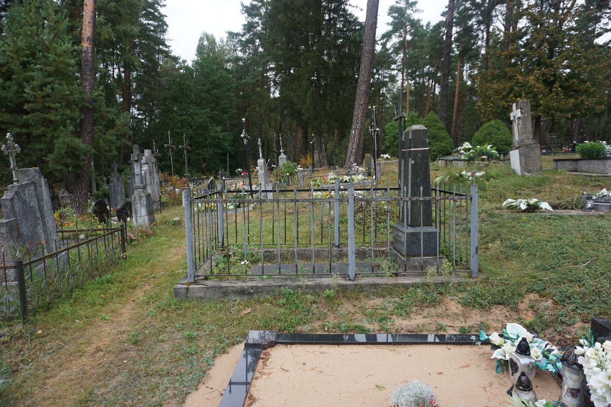 The grave of Home Army soldier Henryk Łada-Wołodźko, killed near Majkuny in 1944.