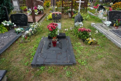 Grób żołnierzy AK na miejscowym cmentarzu