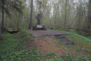 Mogiła powstańców styczniowych i pomnik na miejscu bitwy