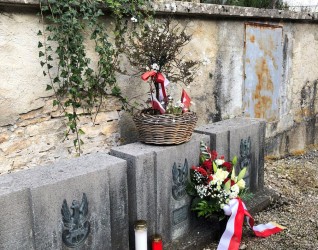 Groby trzech internowanych żołnierzy 2 Dywizji Strzelców Pieszych