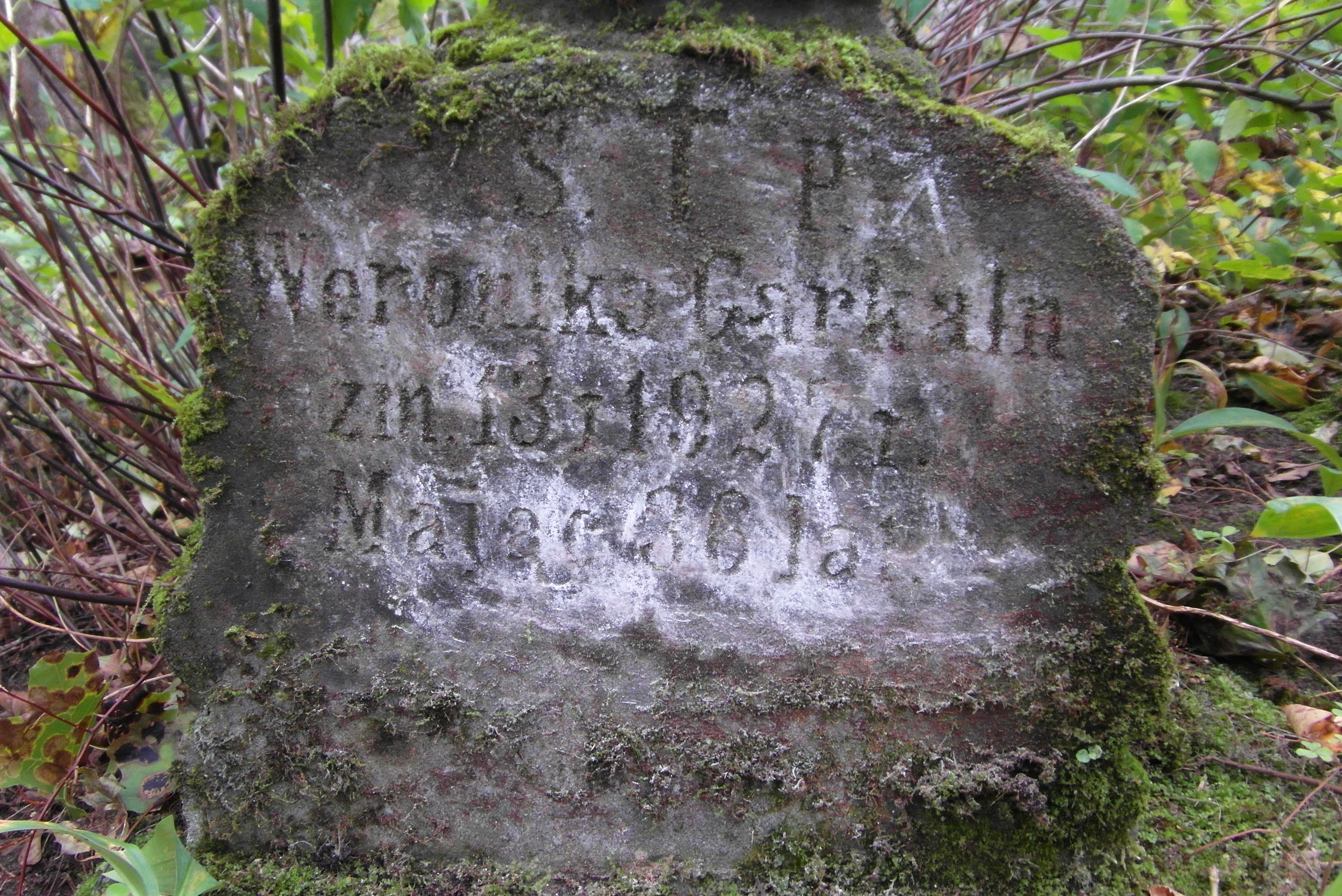Napisi z nagrobka Weroniki Garkaln, cmentarz św. Michała w Rydze, stan z 2021 r.