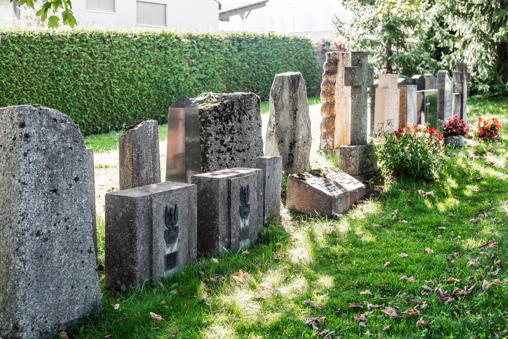 Photo montrant Graves of two interned Polish soldiers of the 2nd Infantry Rifle Division