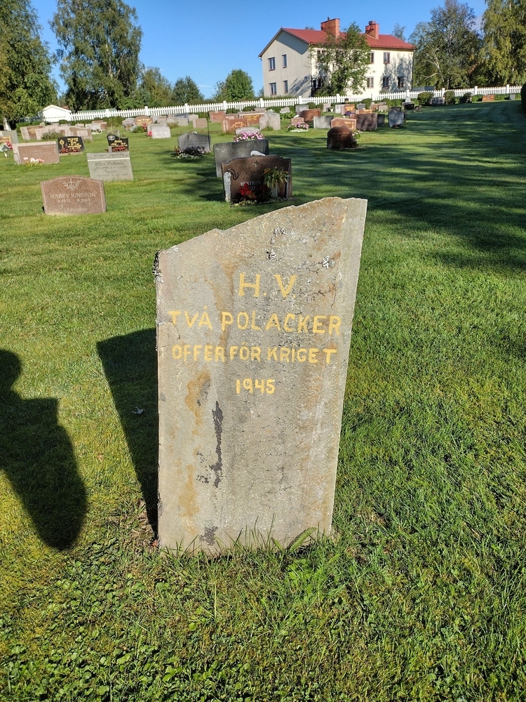 Photo showing Grave of Juliusz Klosowski and Ludwik Szukalski
