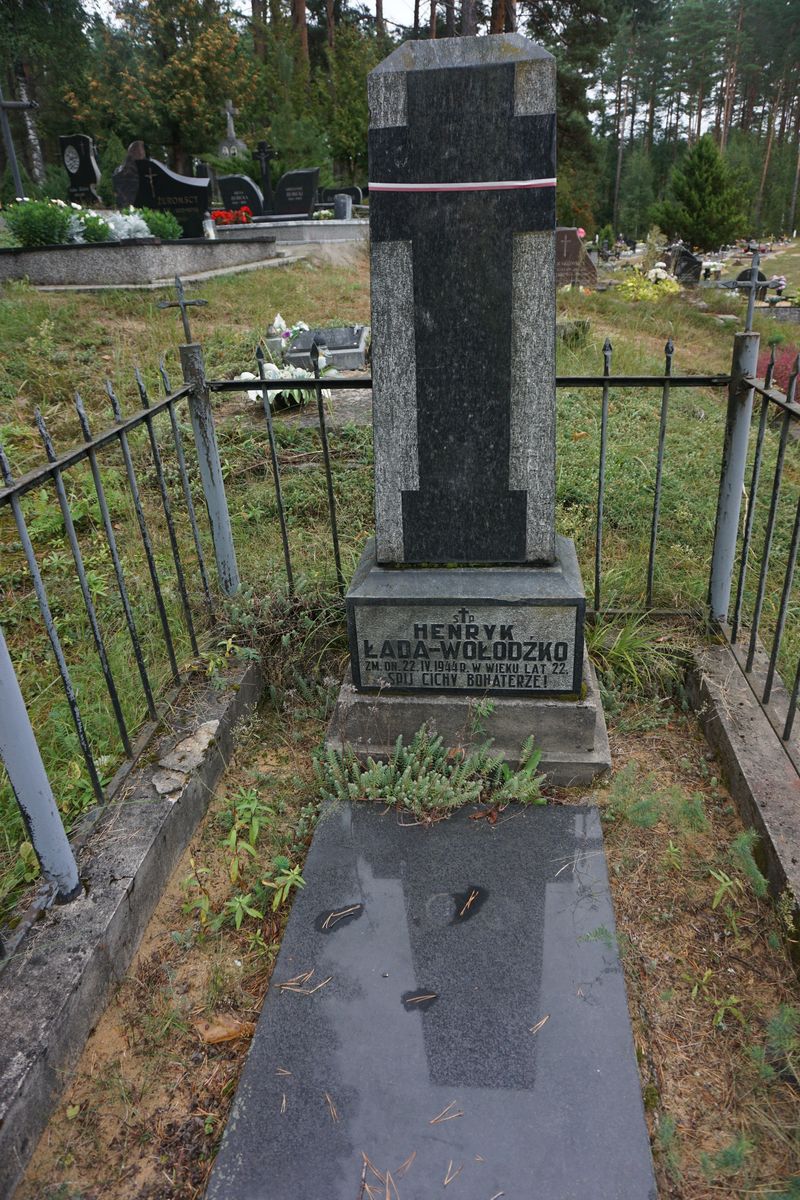 The grave of Home Army soldier Henryk Łada-Wołodźko, killed near Majkuny in 1944.