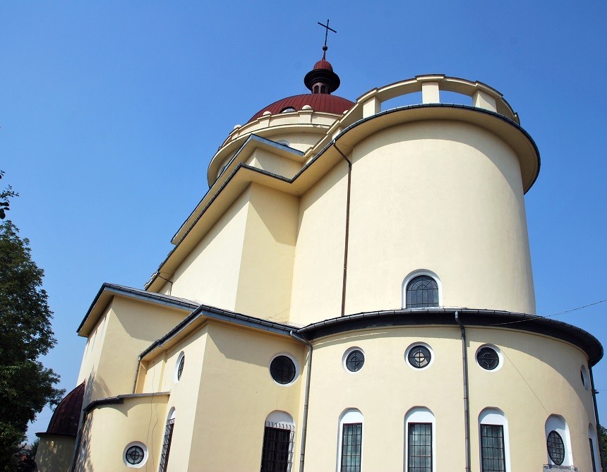 Église du Christ-Roi à Stanislaviv (aujourd'hui Ivano-Frankivsk), vue depuis le presbytère, conçue par Stanislav Trela, 1926-1939, Ukraine