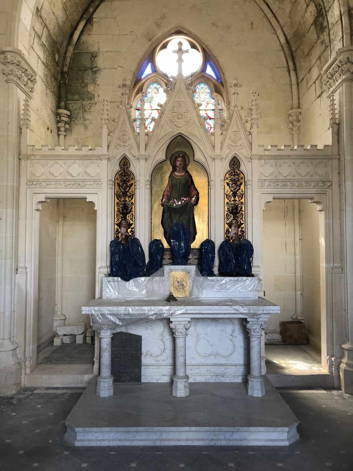 Altar from the Branickis Chapel in the Montrésor Cemetery