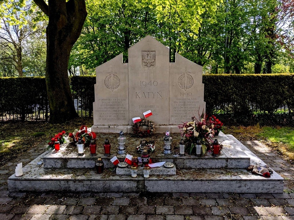 Tadeusz Leisz, Monument to Katyn Victims, 1990, Manchester, UK