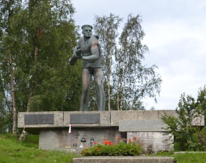 Jan Bohdan Chmielewski, Pomnik marynarzy ORP Grom, 1979, Narwik, Norwegia