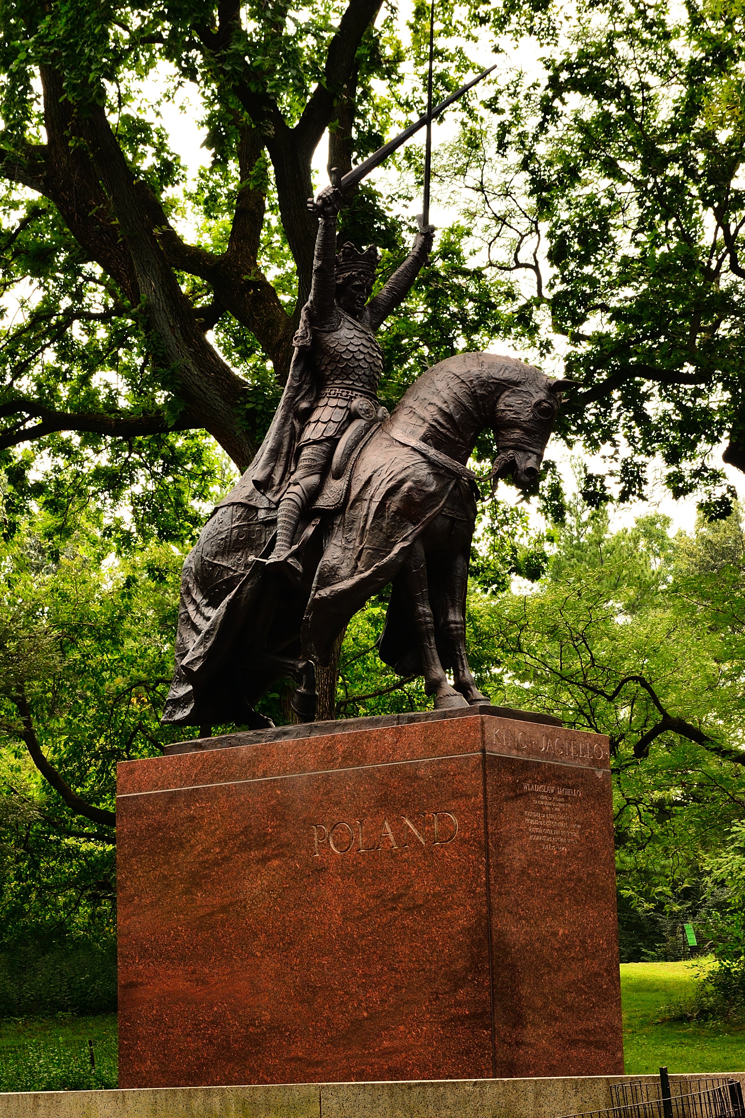 Photo showing A splendid work of art – a statue of Jagiełło in America