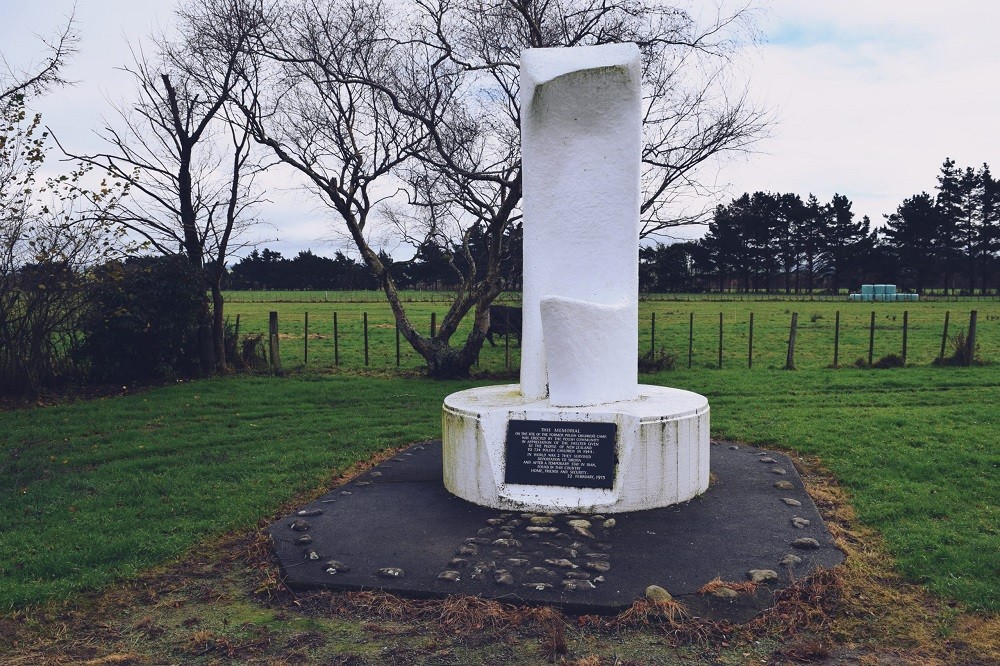 Pomnik upamiętniający kampus polskich dzieci, 1975, Pahīatua, Nowa Zelandia