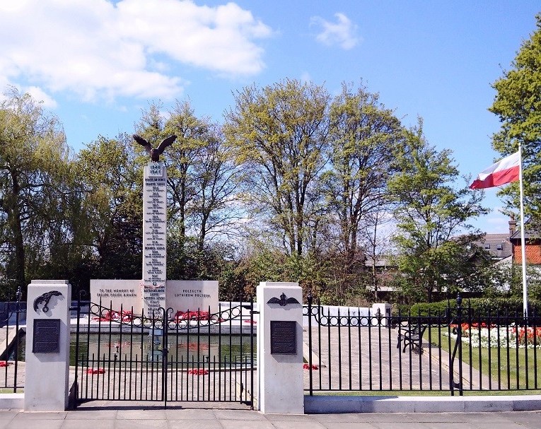 Polish Airmen Monument in Northolt, designed by Mieczysław Lubelski, 1948, London, United Kingdom