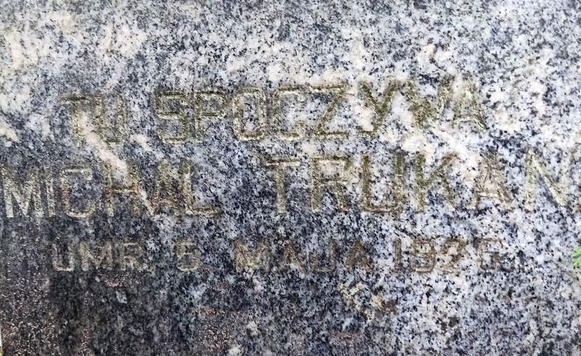 Inscription from the gravestone of Michał Trukan, sector 87 according to the administrative plan of the cemetery