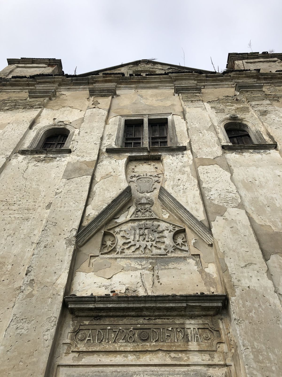 Ruiny kościoła i obeliski Zaborowskich w Liczkowcach