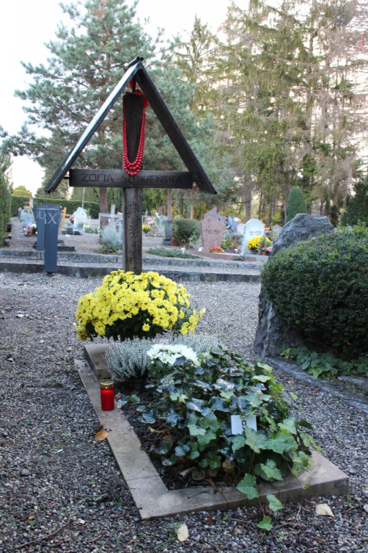 Grób Zofii Stryjeńskiej na cmentarzu w Chêne-Bourg, 1976