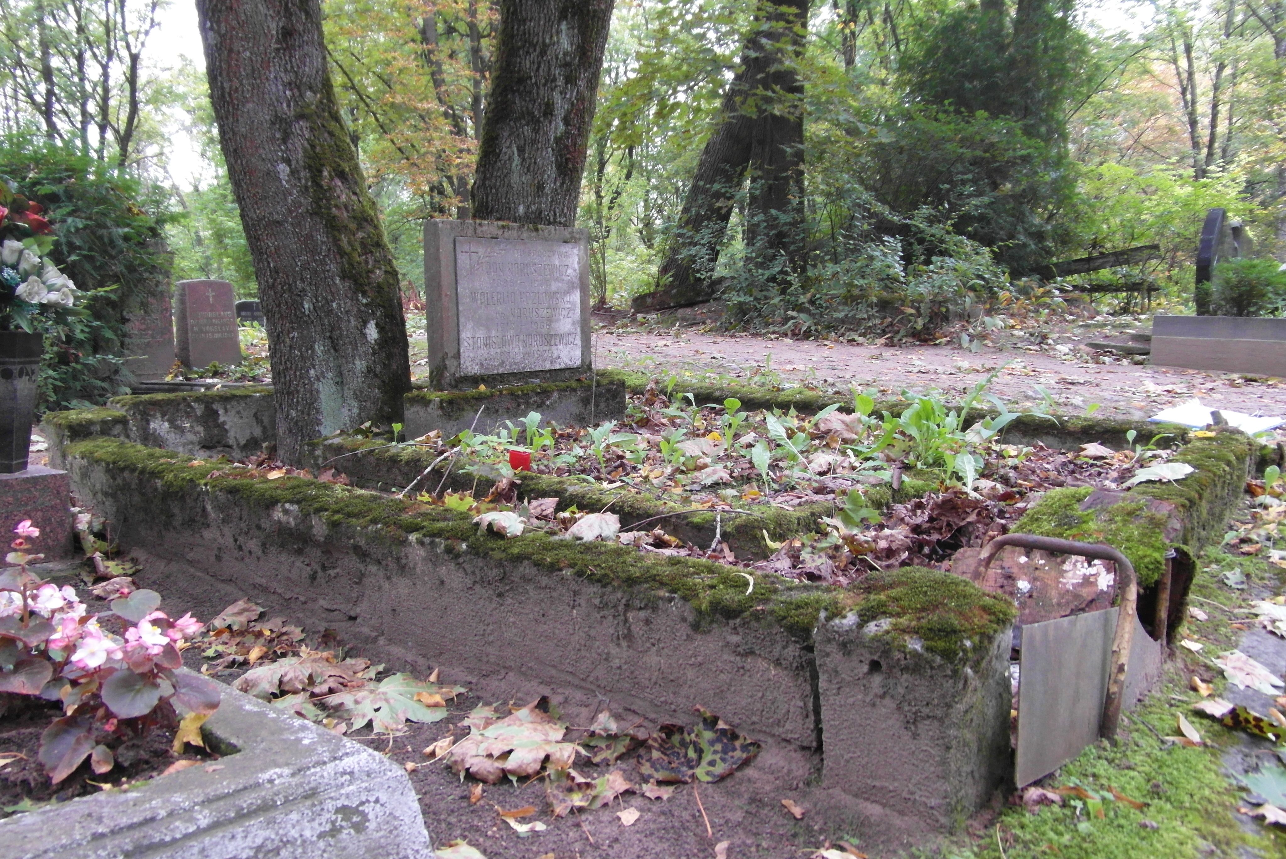 Tombstone of Jan, Stanislaw Narushevich, Valerja Kozlowska, St Michael's cemetery in Riga, as of 2021.