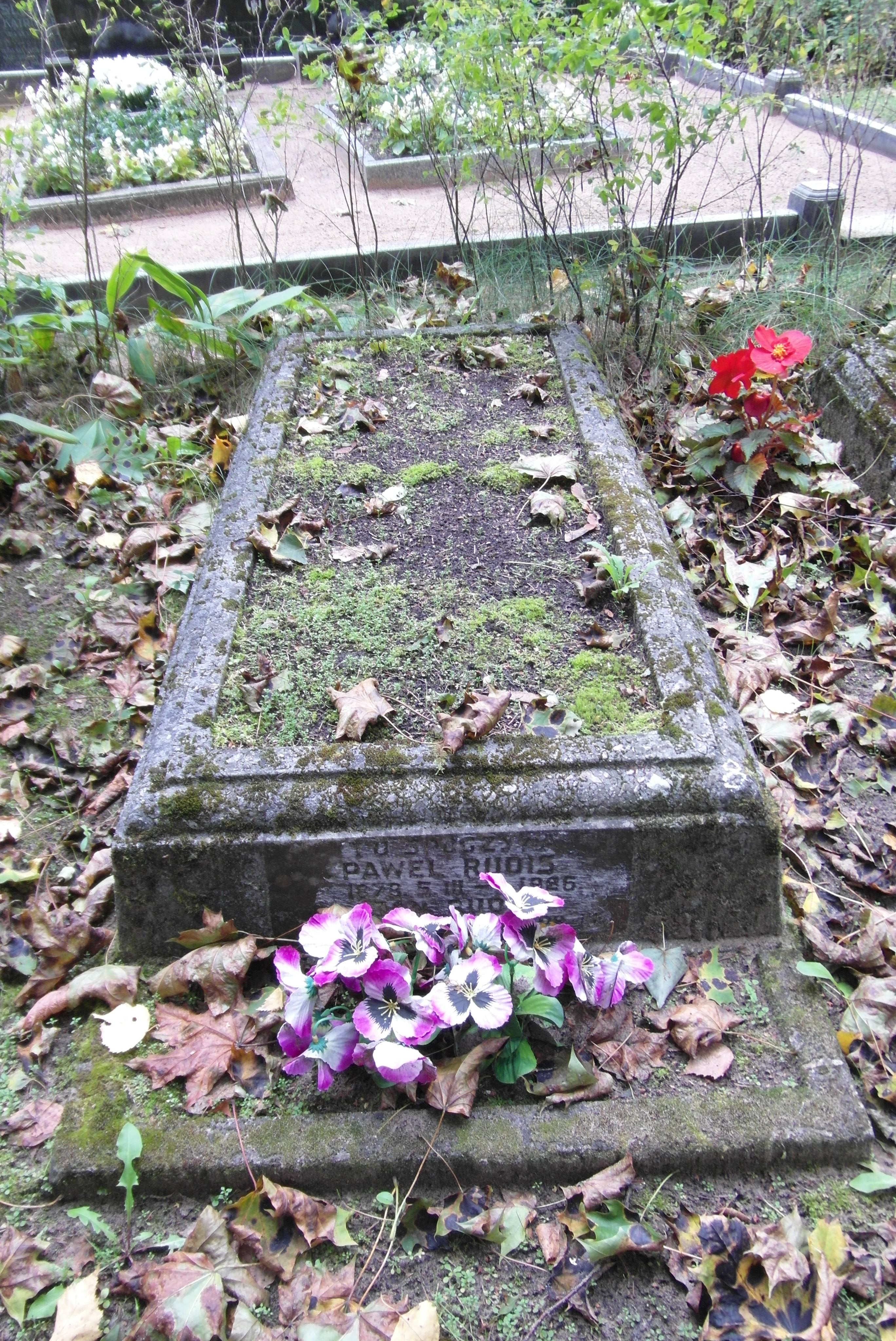 Nagrobek Jana i Pawła Rudisów, cmentarz św. Michała w Rydze, stan z 2021 r.