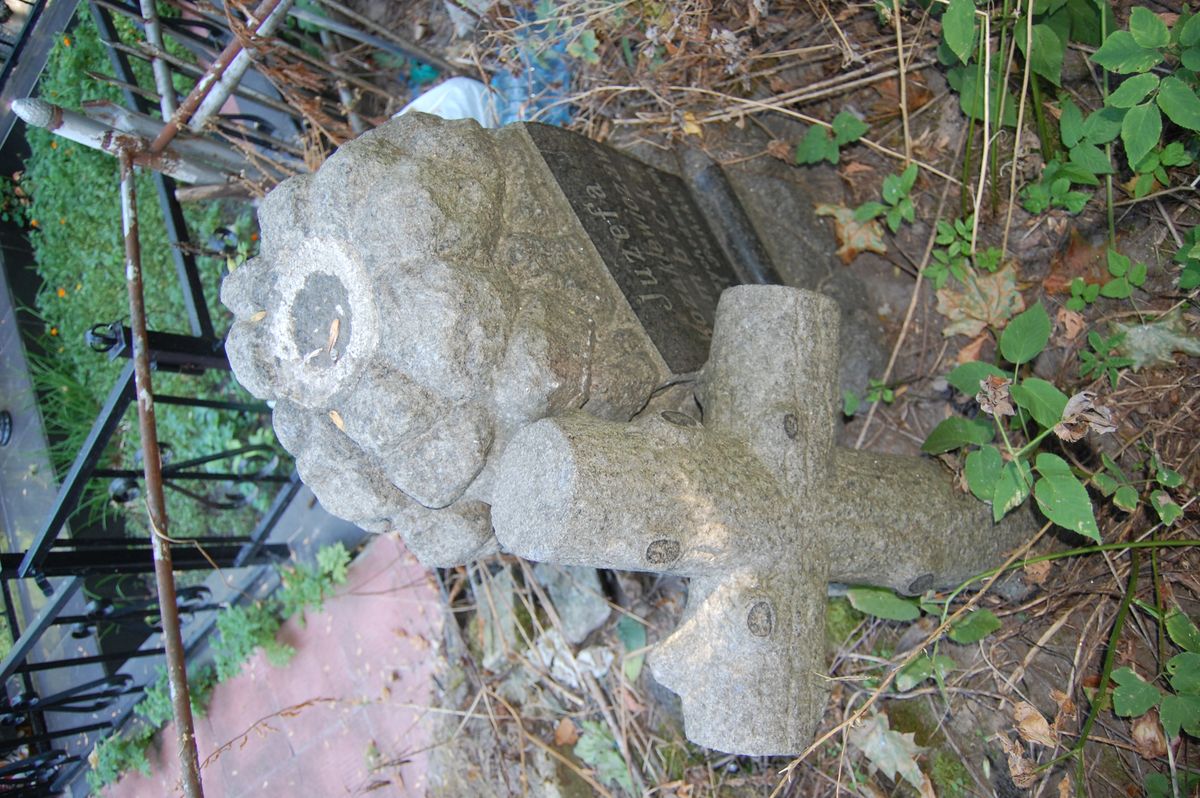Tombstone of Józefa Dembicka. The cross which was the original finial of the tombstone is broken and placed next to the tombstone, Bajkova cemetery in Kiev, as of 2021.