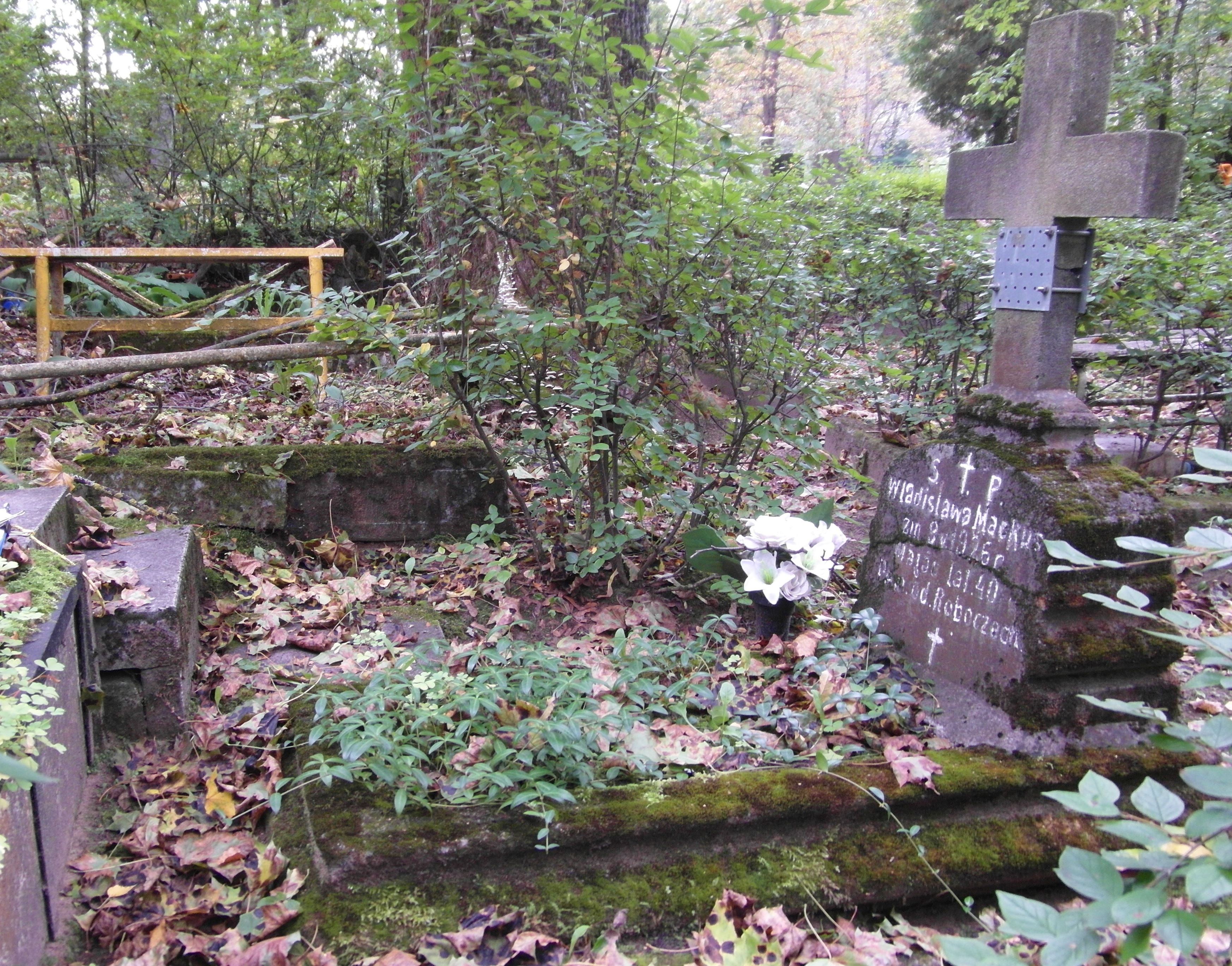 Nagrobek Władysławy Mackus (Wladislawy Mackus), cmentarz św. Michała w Rydze, stan z 2021 r.