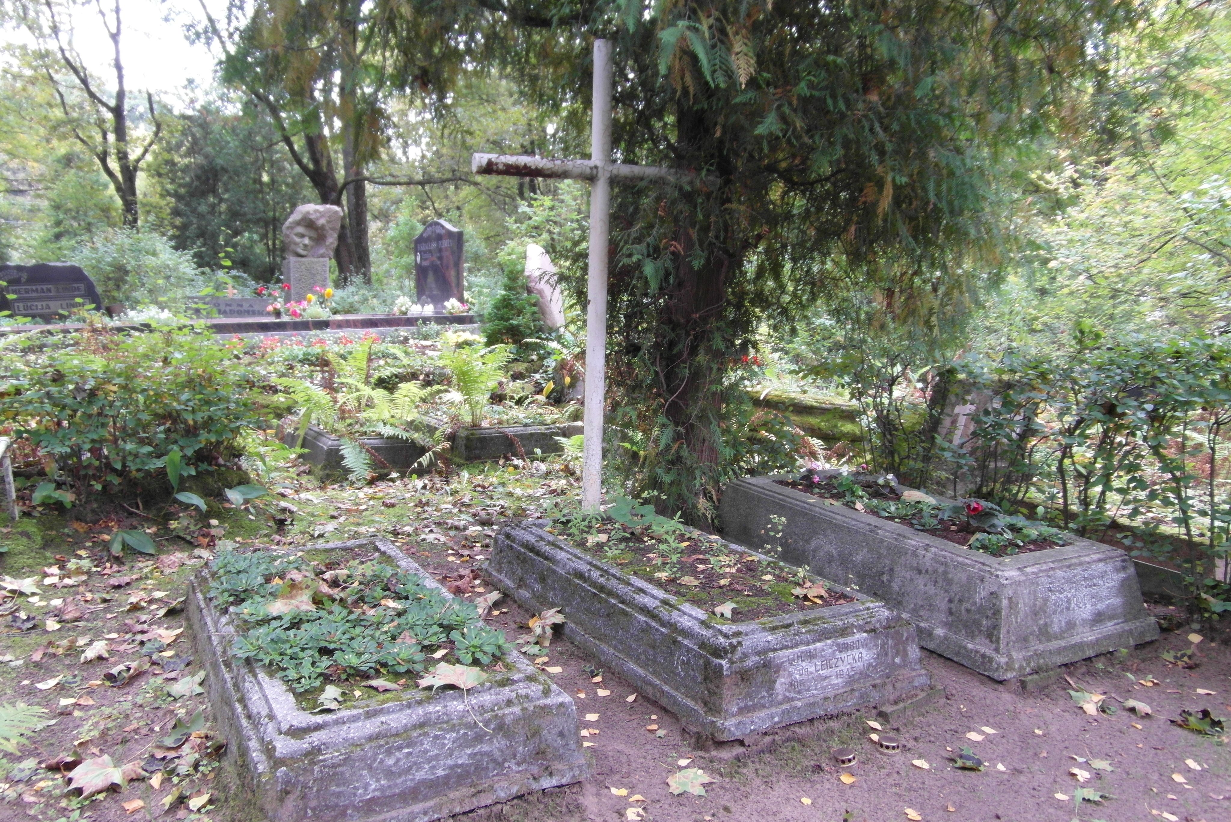 Tombstone of Lucia Urbow, St Michael's cemetery in Riga, as of 2021.